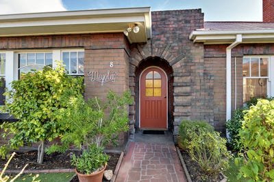 /international/au/8-flint-avenue-new-town-tas-148278052/