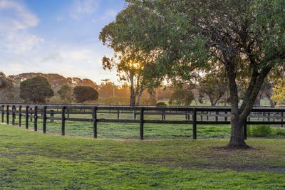 /international/au/275-mornington-tyabb-road-moorooduc-vic-151257172/