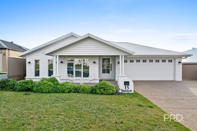 /international/au/15-valencia-drive-gobbagombalin-nsw-151353468/
