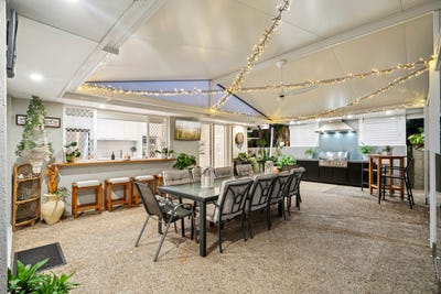 /international/au/12-santa-cruz-boulevard-clear-island-waters-qld-151307360/