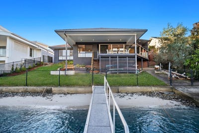 /international/au/18-mcilwain-drive-mermaid-waters-qld-151384400/