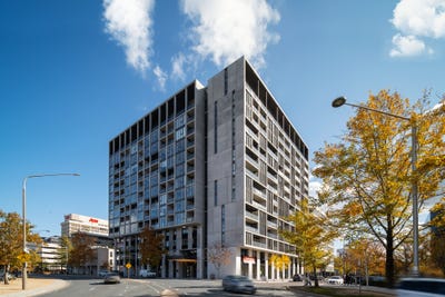 /international/au/810-39-london-circuit-city-act-150718588/