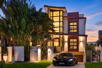 /international/au/31-hampton-court-sovereign-islands-qld-152247284/