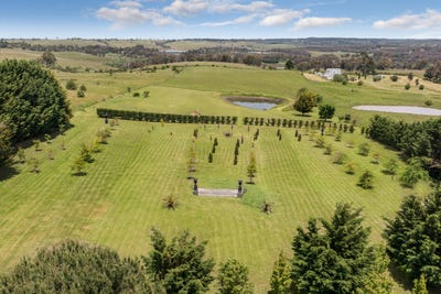 /international/au/472-lauriston-road-lauriston-vic-204682968/