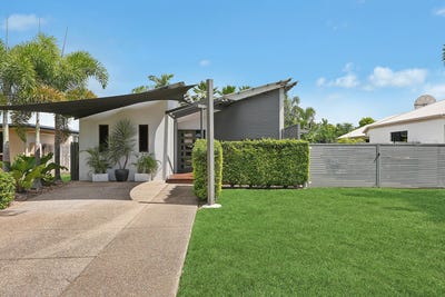 /international/au/15-fig-tree-pocket-idalia-qld-150958152/