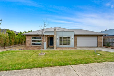 /international/au/13-charters-avenue-gisborne-vic-151312120/