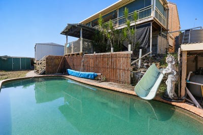 /international/au/158-universal-street-oxenford-qld-151391880/
