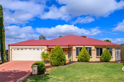 /international/au/8-tobermory-boulevard-ellenbrook-wa-152561968/