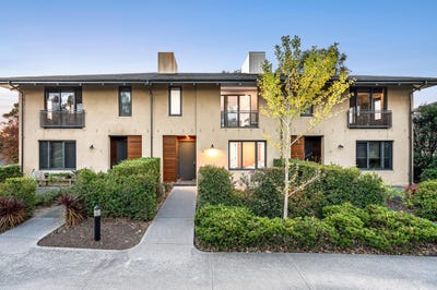 /international/au/4-oak-court-chirnside-park-vic-150994240/