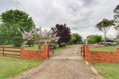 /international/au/54-vernon-drive-cowra-nsw-152669656/
