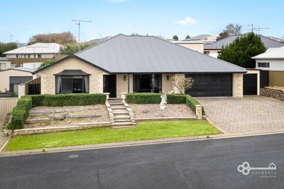 /international/au/9-emerald-drive-mount-gambier-sa-151399744/