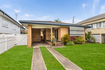 /international/au/9-edmund-street-moffat-beach-qld-150924232/
