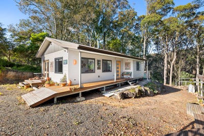 /international/au/31-thomson-parade-dalmeny-nsw-148476080/