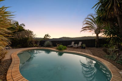 /international/au/17-tuggeranong-avenue-pacific-pines-qld-152294820/