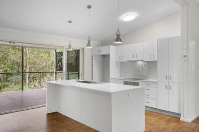 /international/au/13-15-kestrel-court-tamborine-qld-152153264/