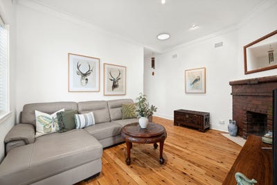 /international/au/47-robinson-street-eastlakes-nsw-148501684/