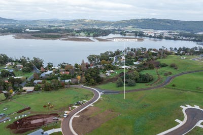 /international/au/13-curtis-place-ambleside-tas-204548688/