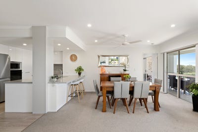 /international/au/305-23-cotton-tree-parade-maroochydore-qld-148422724/