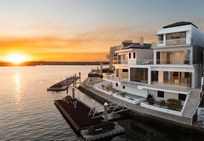 /international/au/50-knightsbridge-parade-west-sovereign-islands-qld-152222276/