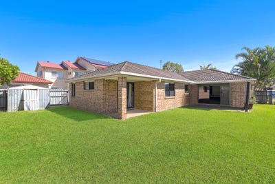/international/au/19-chippendale-crescent-currumbin-waters-qld-150982752/