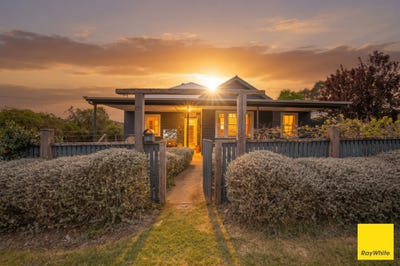 /international/au/11-canambe-street-armidale-nsw-152594440/