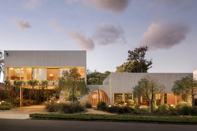 /international/au/12-greenup-street-redcliffe-qld-150887996/