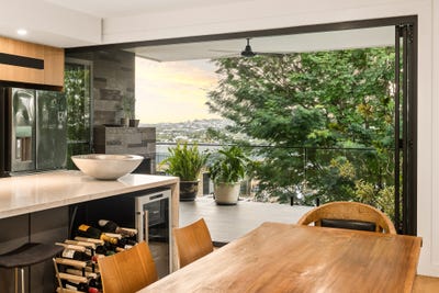 /international/au/33a-forbes-street-hawthorne-qld-150376884/