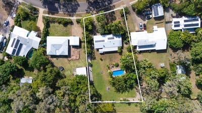 /international/au/10-bunya-street-bushland-beach-qld-151495820/