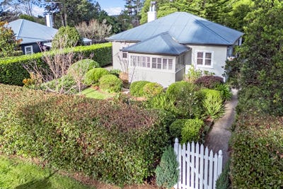 /international/au/7-barratt-street-blackheath-nsw-151498780/