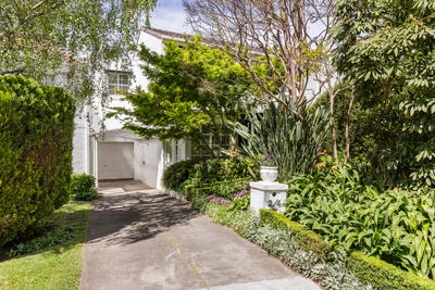 /international/au/townhouse-2-4-selwyn-court-toorak-vic-152647360/