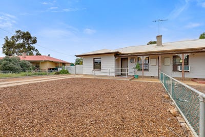 /international/au/13-acacia-crescent-renmark-sa-152654596/