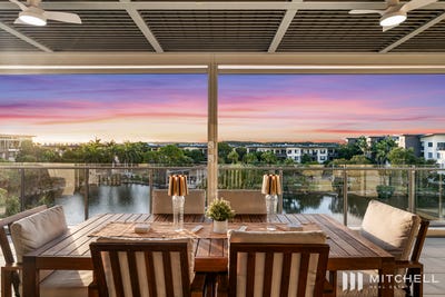 /international/au/242-3-pendraat-parade-hope-island-qld-151505248/