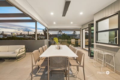 /international/au/30-waterline-crescent-bulimba-qld-151198876/