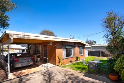 /international/au/8a-bull-street-castlemaine-vic-152457236/