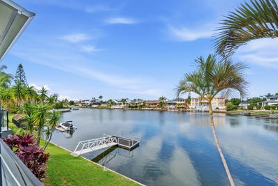 /international/au/42-barrier-reef-drive-mermaid-waters-qld-151160436/