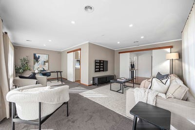 /international/au/10-harding-grove-cardigan-village-vic-151323724/