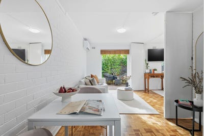 /international/au/11-17-23-the-avenue-crawley-wa-151390344/