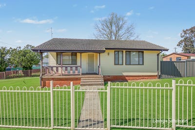 /international/au/57-captain-cook-drive-willmot-nsw-152679560/