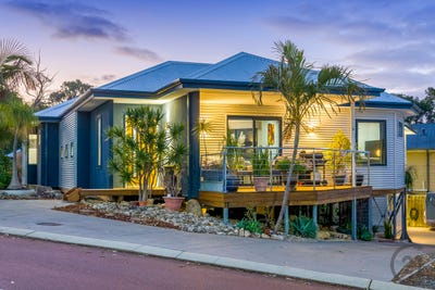 /international/au/19-summer-drive-dawesville-wa-150973416/