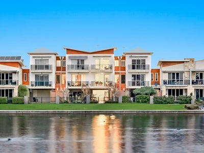 /international/au/8-16-20-cormorant-parade-pakenham-vic-151646760/