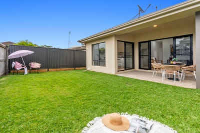 /international/au/21-rapanea-street-meridan-plains-qld-152625228/