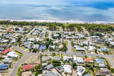 /international/au/25-acacia-street-moore-park-beach-qld-151311432/