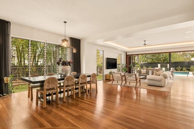 /international/au/84-elliott-street-hawthorne-qld-152663708/