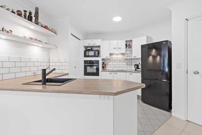 /international/au/85-7-11-redondo-avenue-miami-qld-148308724/