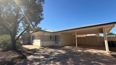 /international/au/1-senna-terrace-roxby-downs-sa-150835400/