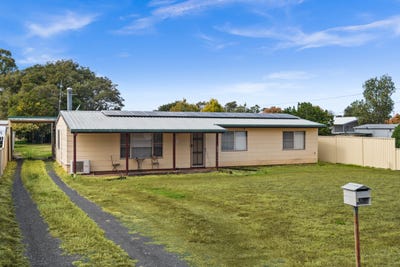 /international/au/8-thomas-street-pittsworth-qld-151226608/