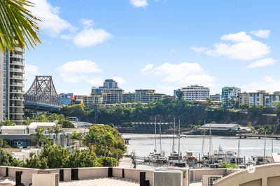 /international/au/5-77-cairns-street-kangaroo-point-qld-151360268/