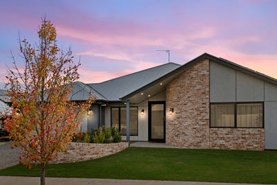 /international/au/5-fullbrook-avenue-highfields-qld-151065828/