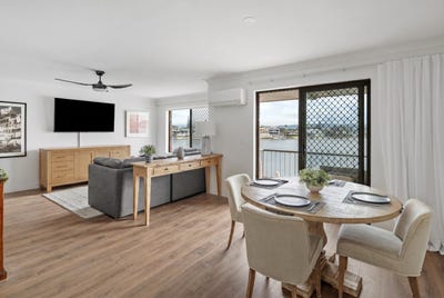 /international/au/5-41-duet-drive-mermaid-waters-qld-151640116/