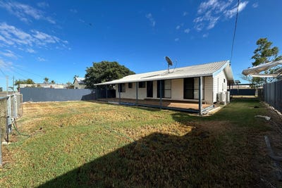 /international/au/59-goldring-street-julia-creek-qld-150851240/